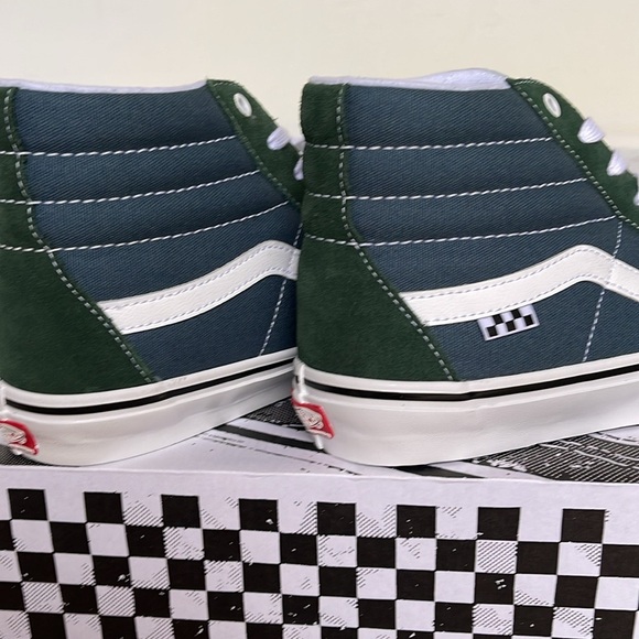 Vans Men’s Skate Sk8-Hi Mountain View
VN0A5FCCBD6
Sneakers - Picture 3 of 16